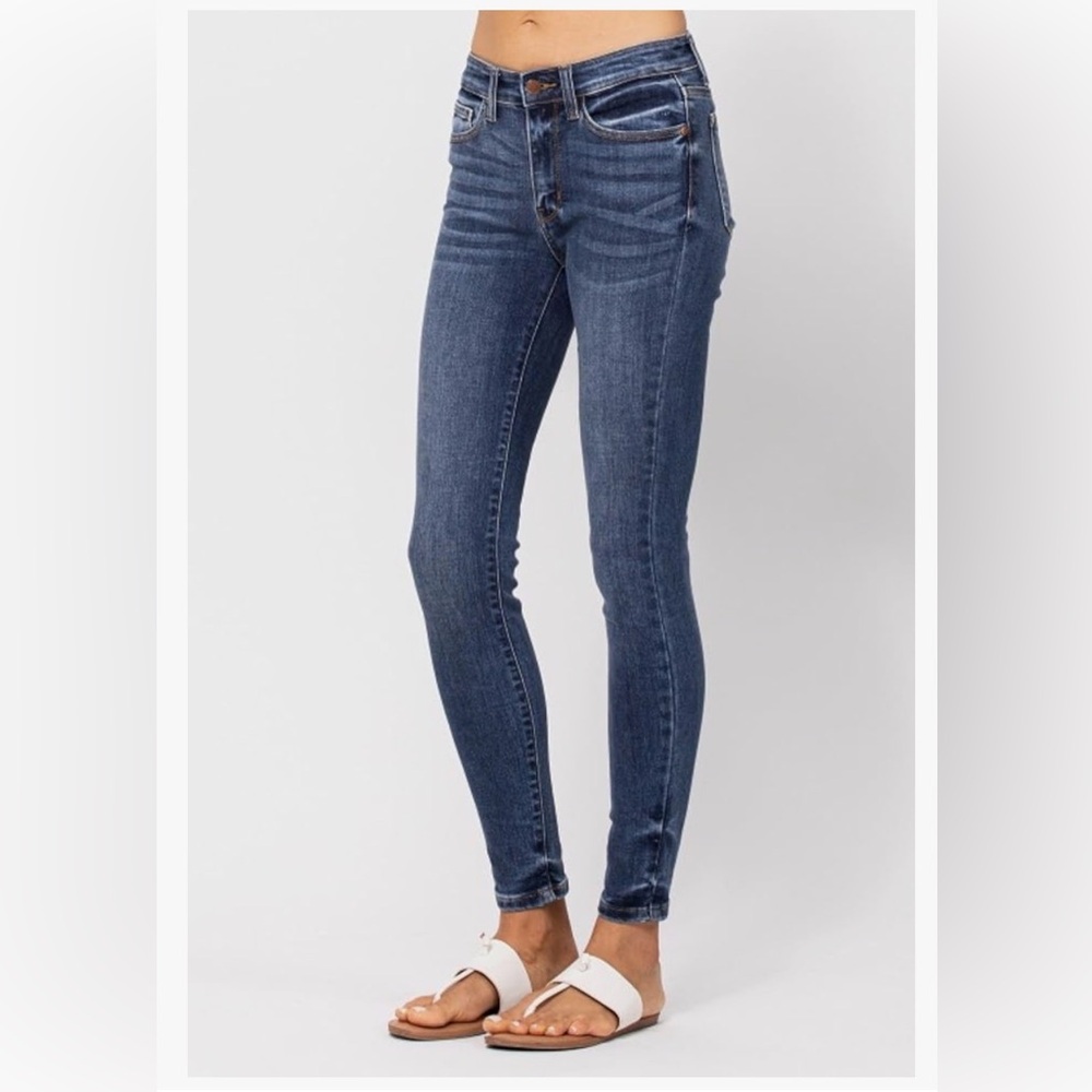 Judy Blue classic mid rise skinny jeans Size 15/32